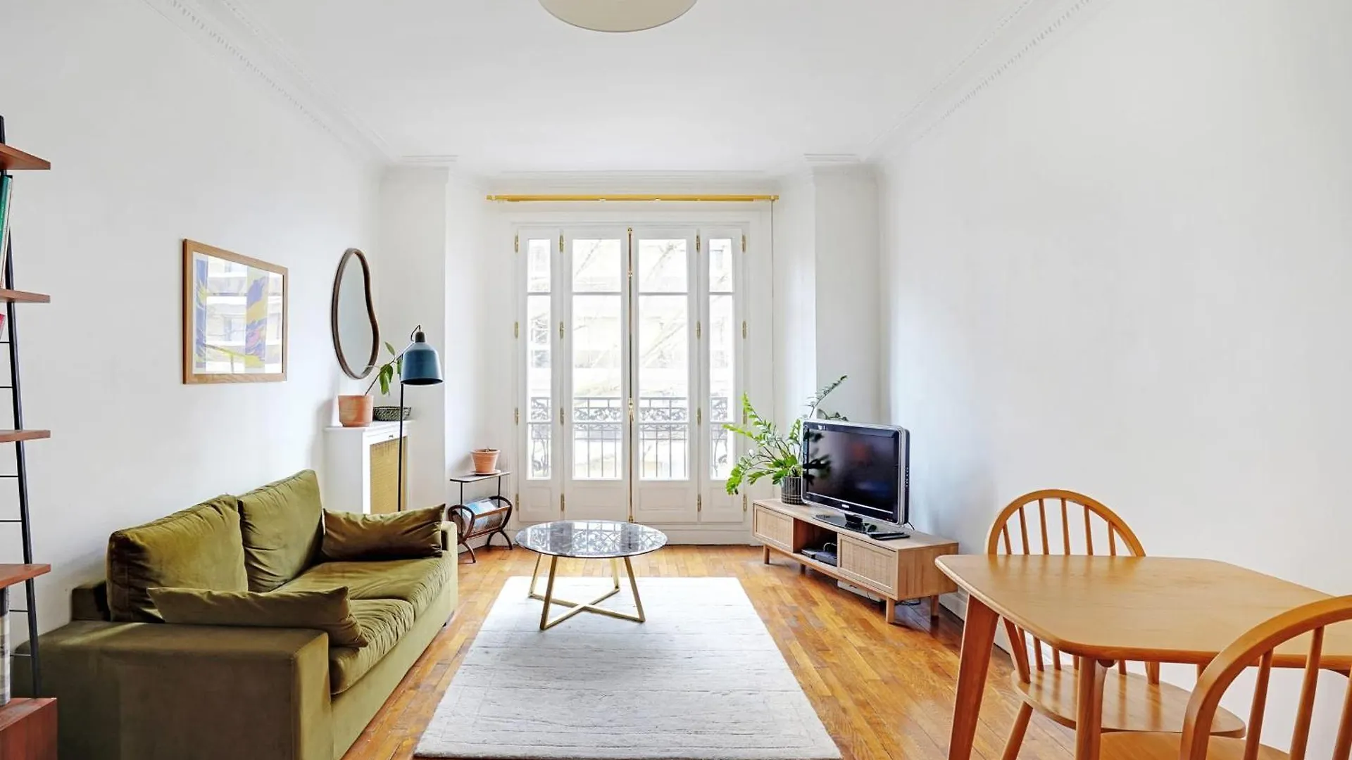 Buttes Chaumont Charming Apartment For 4 People Parigi