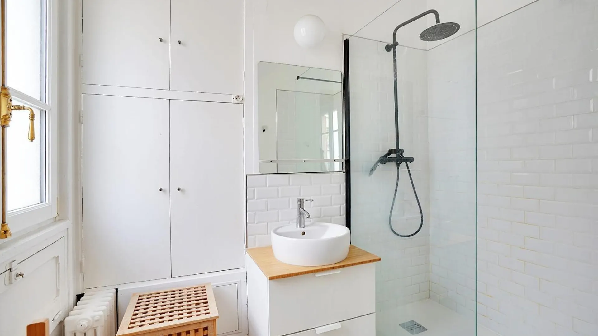 Buttes Chaumont Charming Apartment For 4 People Paris